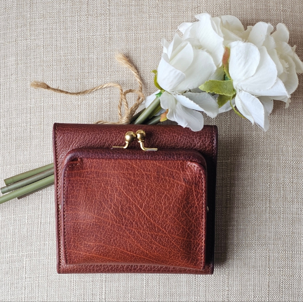 Vintage Coach 70s Kisslock Trifold Leather Wallet ( British Tan /Rust )